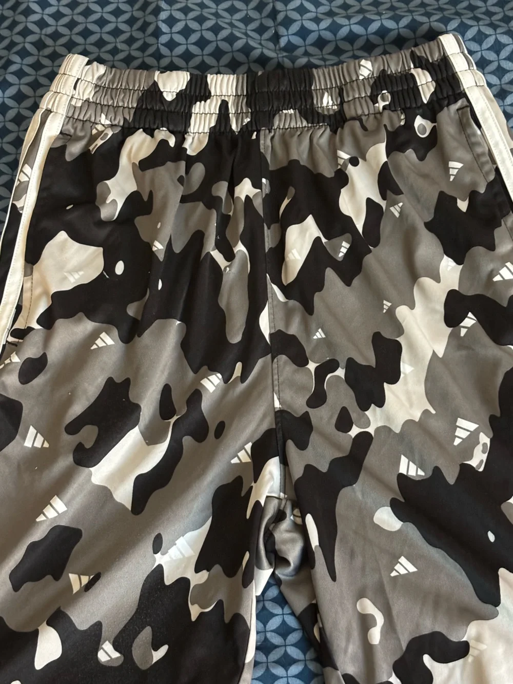 Boy’s ADIDAS Black & Gray Camo Kids Athletic Shorts Size Large 12-14